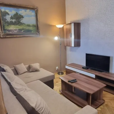Hotel 8