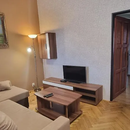 8 Hotel *