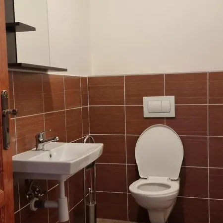 Hotel 8