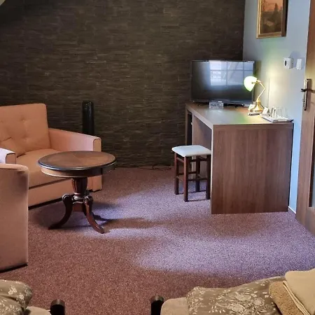 Hotel 8
