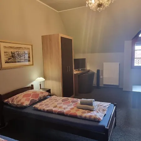 8 Hotel *