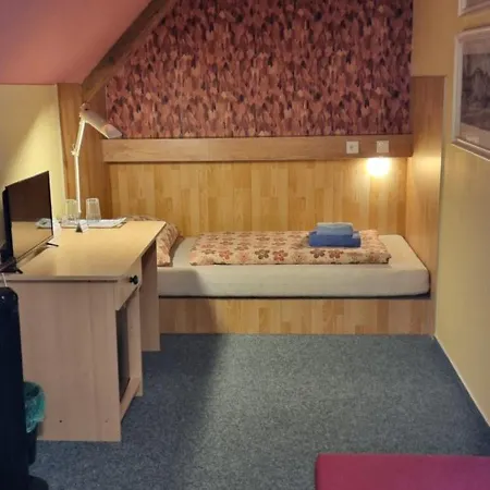Hotel 8 *