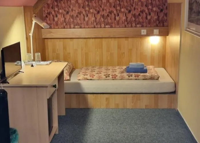 Hotel 8 *
