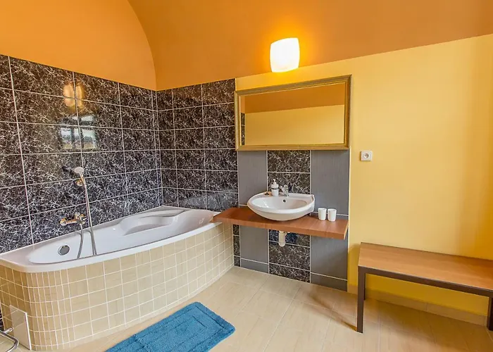 Hotel 8 *